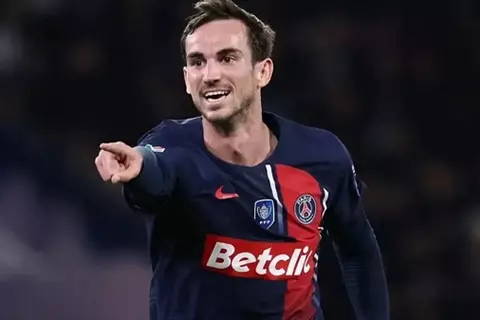 تقارير: مانشستر يونايتد يجهز عرضا لضم فابيان رويز